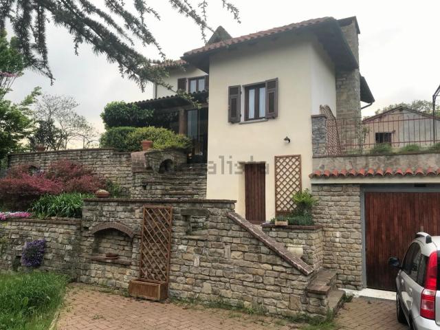 Case e ville in vendita di 250 m² in Località Sant&apos Anna