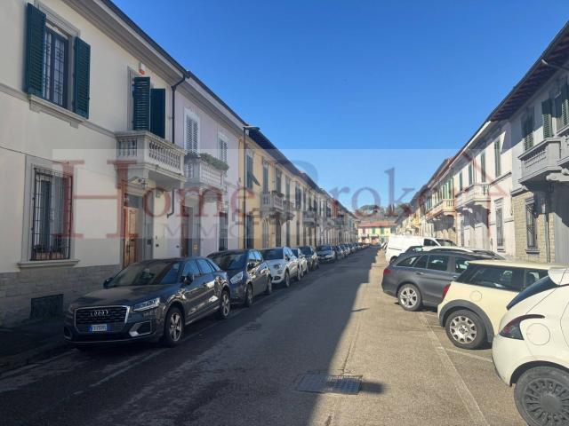 Case e ville in vendita di 250 m² in Piazza delle Cure, 8