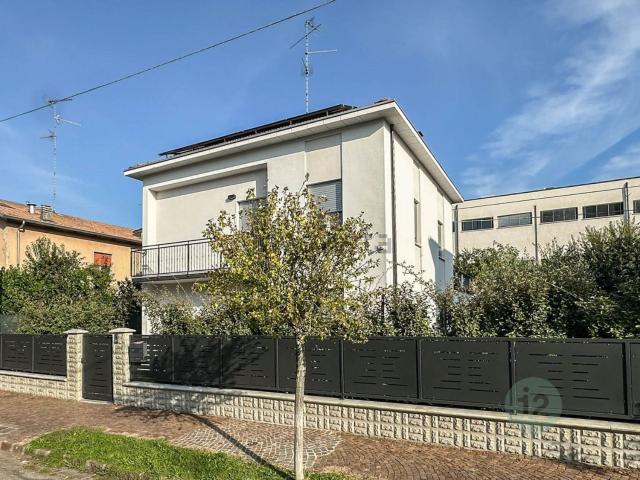 Case e ville in vendita di 250 m² in Piazza Martiri