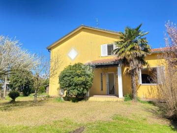 Case e ville in vendita di 250 m² in Strada Cavallara, 169