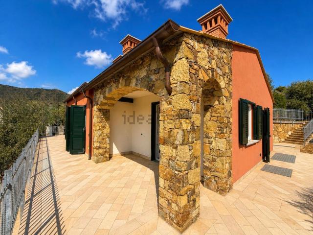 Case e ville in vendita di 250 m² in Strada Caronchin, 6
