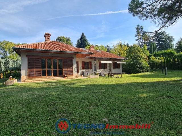 Case e ville in vendita di 250 m² in Strada dei Tadini, 22