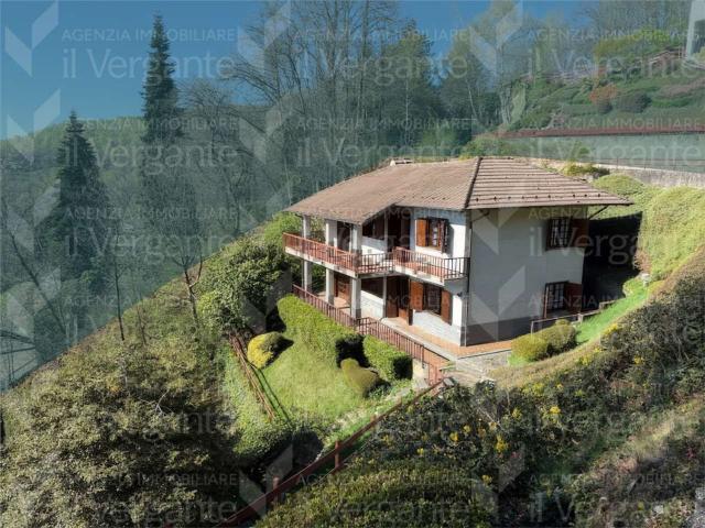 Case e ville in vendita di 250 m² in Strada delle ginestre
