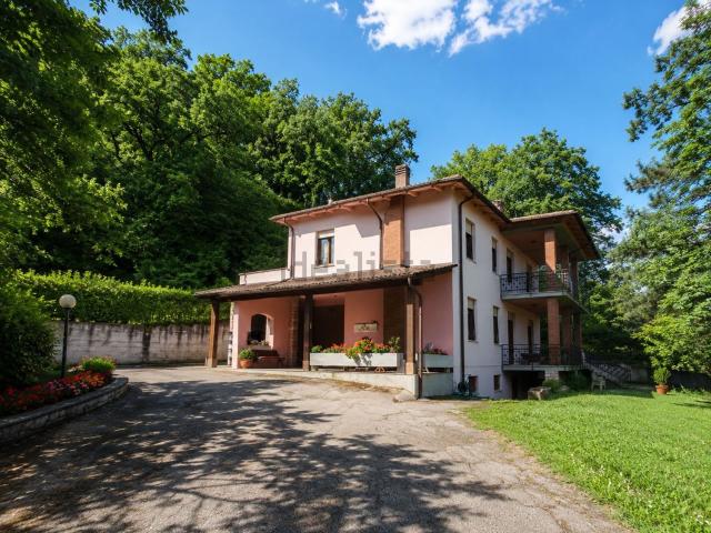 Case e ville in vendita di 250 m² in Strada di Perticara