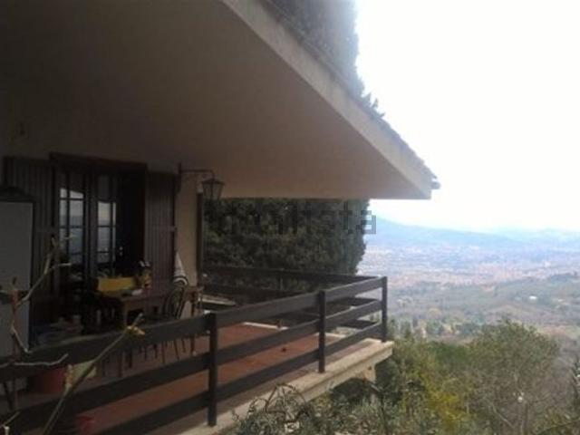 Case e ville in vendita di 250 m² in Strada di Piedimonte