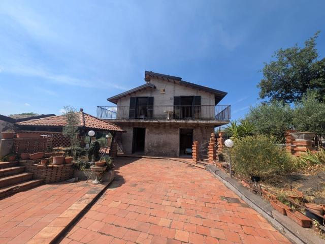 Case e ville in vendita di 250 m² in Strada Iazzo Vecchio, 25
