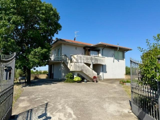 Case e ville in vendita di 250 m² in Strada Ombrone
