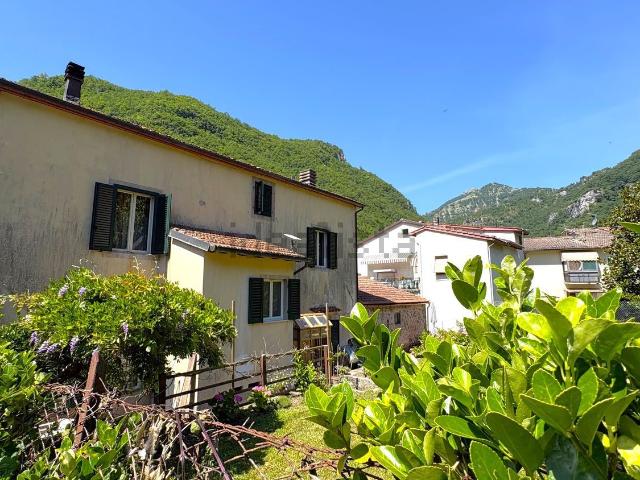 Case e ville in vendita di 250 m² in Strada Statale 12