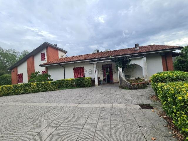 Case e ville in vendita di 250 m² in Strada Statale 1, 139