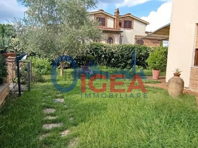 Case e ville in vendita di 250 m² in Strada Statale 222 Chiantigiana, 1