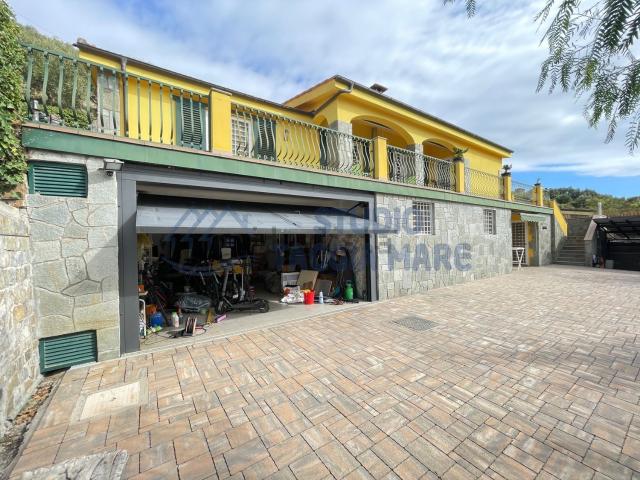 Case e ville in vendita di 250 m² in Strada Ponte Romano