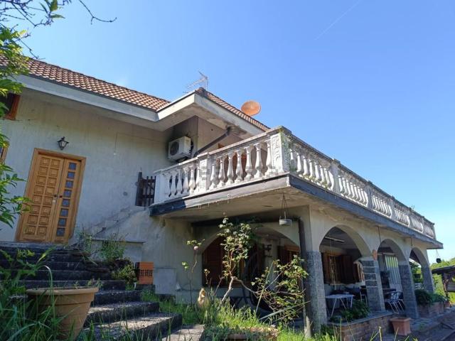 Case e ville in vendita di 250 m² in Strada Valle Caramellini, 45