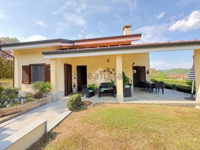 Case e ville in vendita di 250 m² in Strada Valle Garavaglia, 8