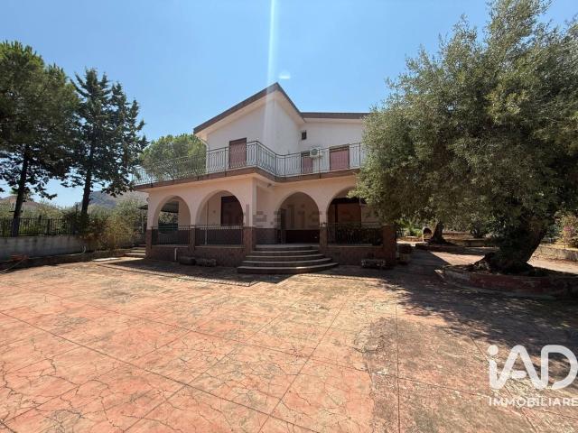 Case e ville in vendita di 251 m² in Via Chiesazza Sperone XX