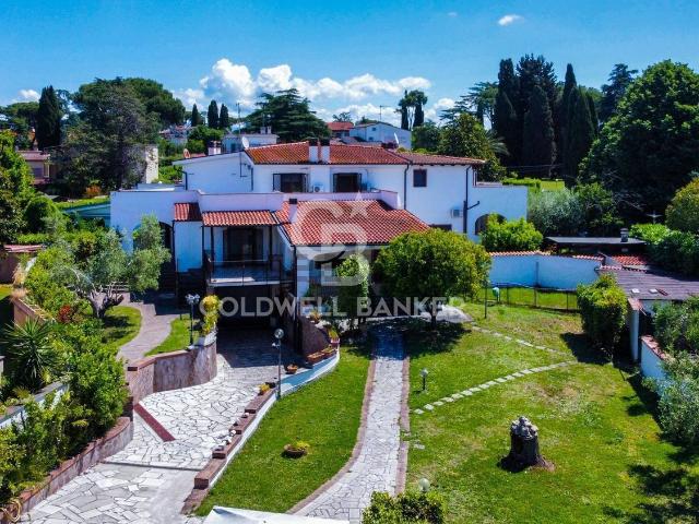 Case e ville in vendita di 251 m² in Via Bonvesin della Riva, 43