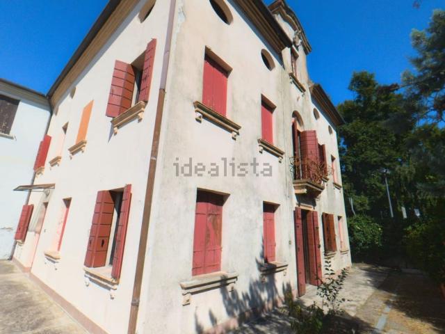 Case e ville in vendita di 251 m² in Via Gatta