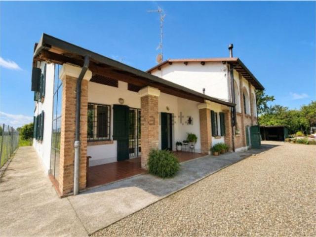 Case e ville in vendita di 251 m² in Via Giuseppe Faiani, 16