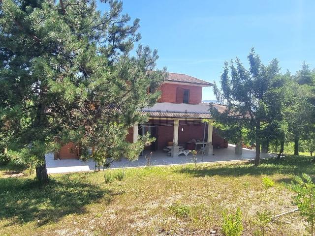 Case e ville in vendita di 251 m² in Via Montemerlano