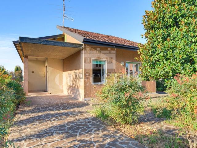 Case e ville in vendita di 251 m² in Via Monteroseo