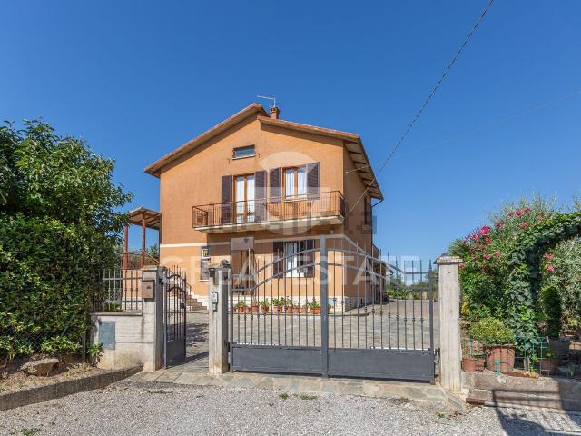 Case e ville in vendita di 251 m² in Via Nazionale