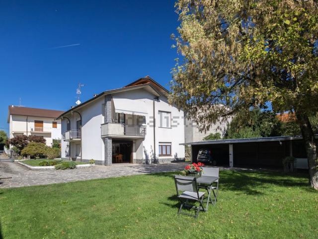 Case e ville in vendita di 251 m² in Via per Cerro Maggiore, 5