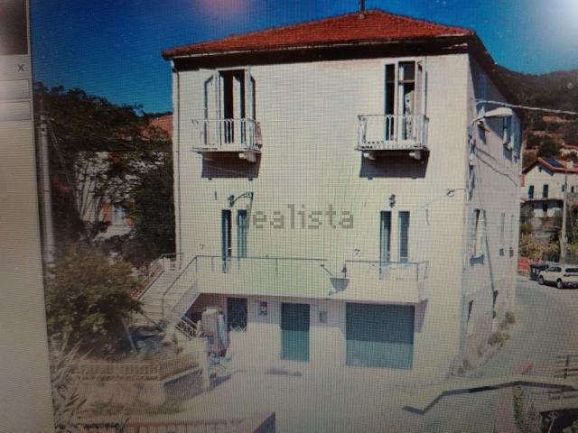 Case e ville in vendita di 251 m² in Via Priocco, 7