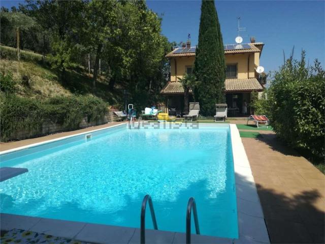 Case e ville in vendita di 251 m² in Via Provinciale, 55