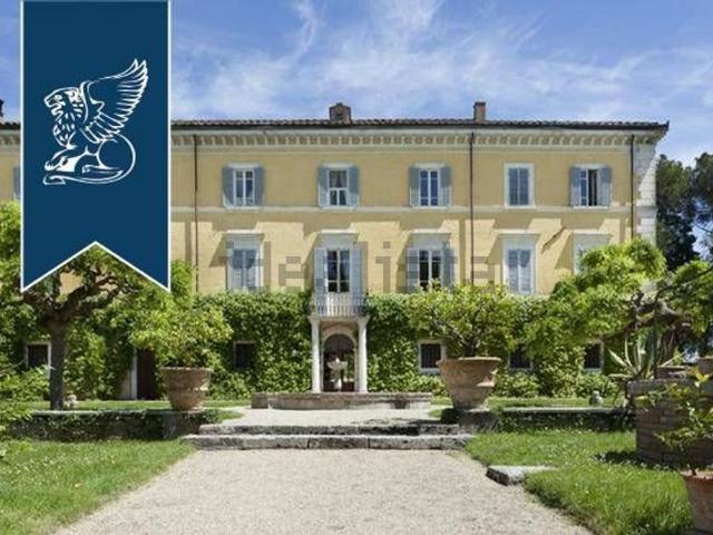 Case e ville in vendita di 2525 m²