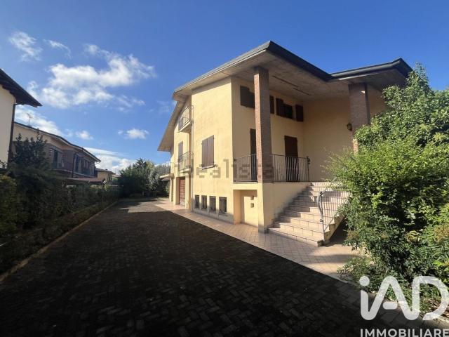 Case e ville in vendita di 252 m² in Via C. Menotti