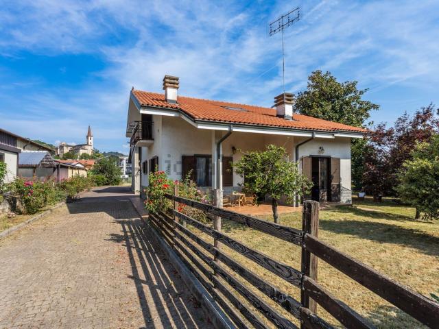 Case e ville in vendita di 252 m² in Via Centallo, 12