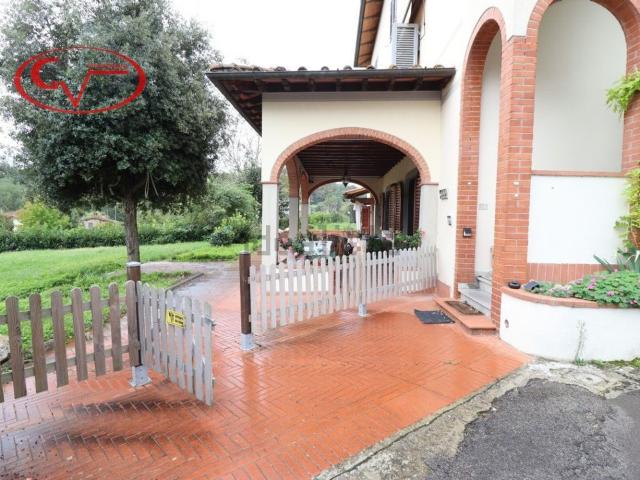 Case e ville in vendita di 252 m² in Via Chiantigiana