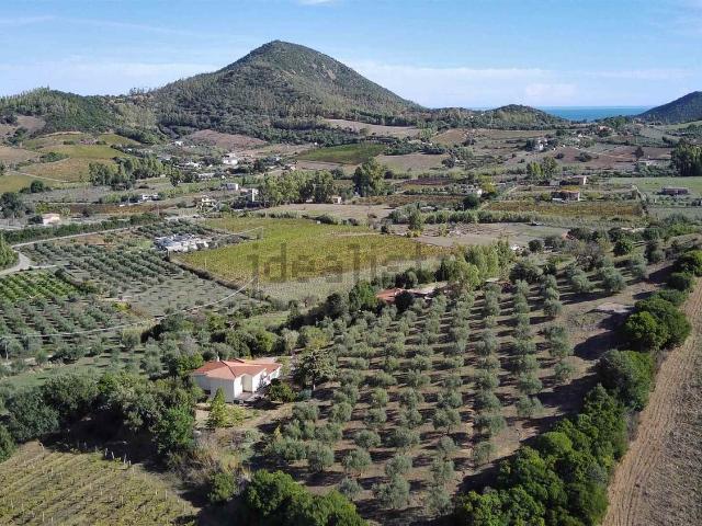 Case e ville in vendita di 252 m² in Via is Carcuris