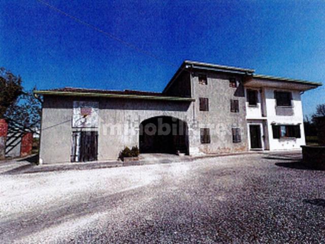 Case e ville in vendita di 252 m² in Via Ortigara, 2