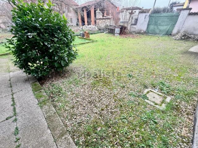 Case e ville in vendita di 252 m² in Via le Corti
