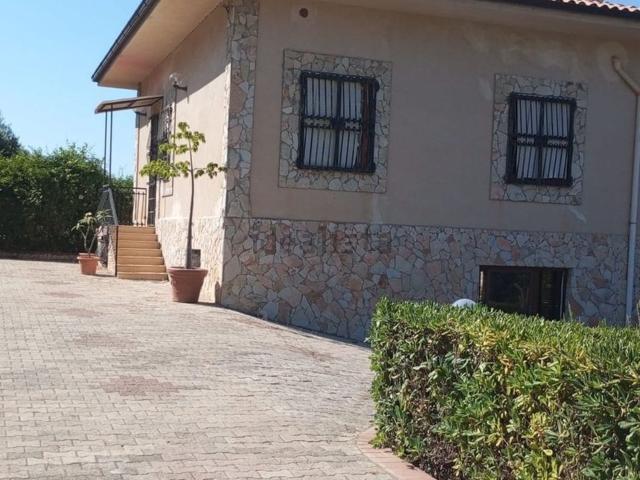 Case e ville in vendita di 252 m² in Strada Ferrante