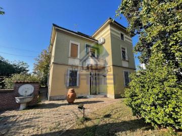 Case e ville in vendita di 252 m² in Strada Statale 10 Padana Inferiore