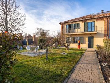 Case e ville in vendita di 252 m² in Strada Tetti Piatti