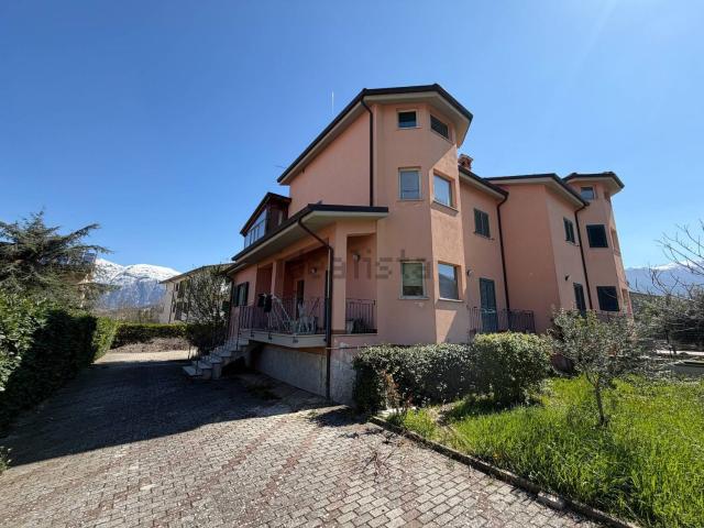Case e ville in vendita di 253 m² in Via Cavate, 32