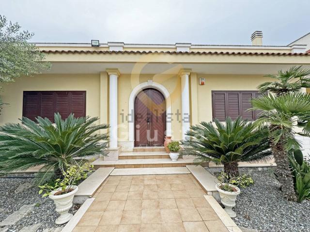 Case e ville in vendita di 253 m² in Via Antonio Gramsci, 26