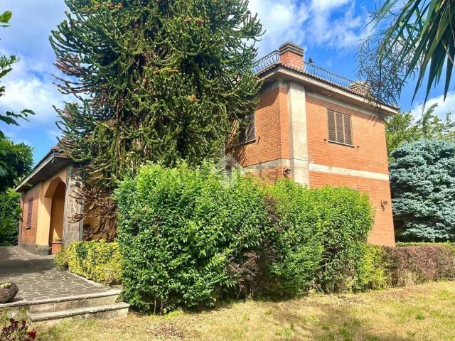 Case e ville in vendita di 253 m² in Via dei 3 Casali, 1