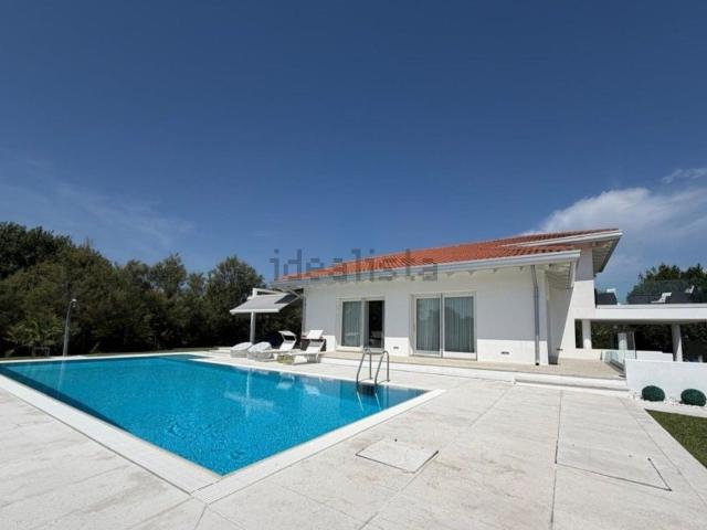 Case e ville in vendita di 253 m² in Via del Sambuco, 5