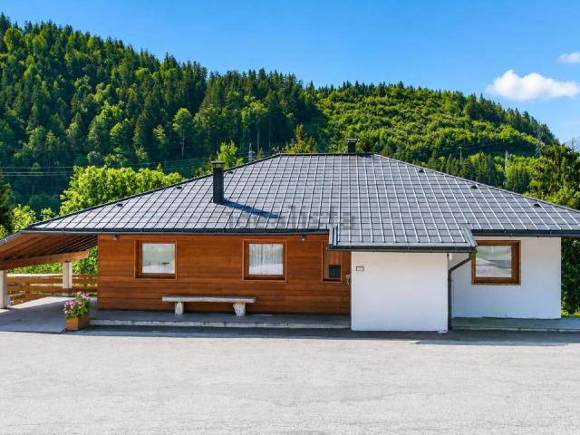 Case e ville in vendita di 253 m² in Via Friuli, 38