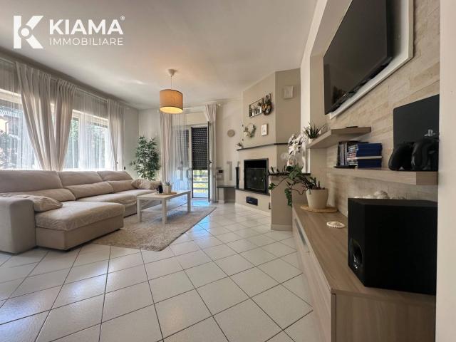 Case e ville in vendita di 253 m² in Via Nuova