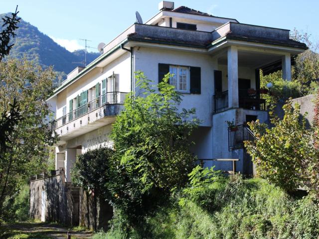 Case e ville in vendita di 254 m²