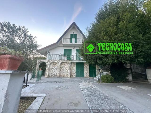 Case e ville in vendita di 254 m² in Via Castello, 1