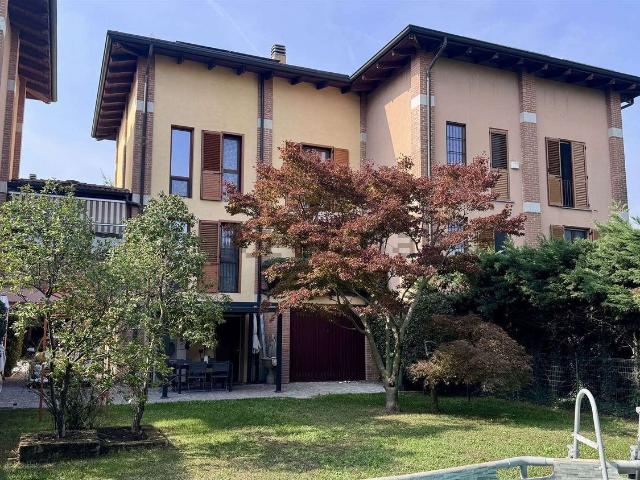 Case e ville in vendita di 254 m² in Via Aurelio Saffi, 4