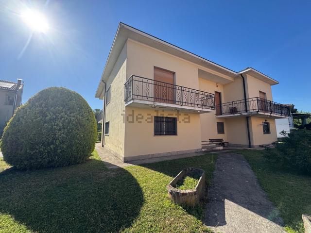 Case e ville in vendita di 254 m² in Via Giovanni XXIII