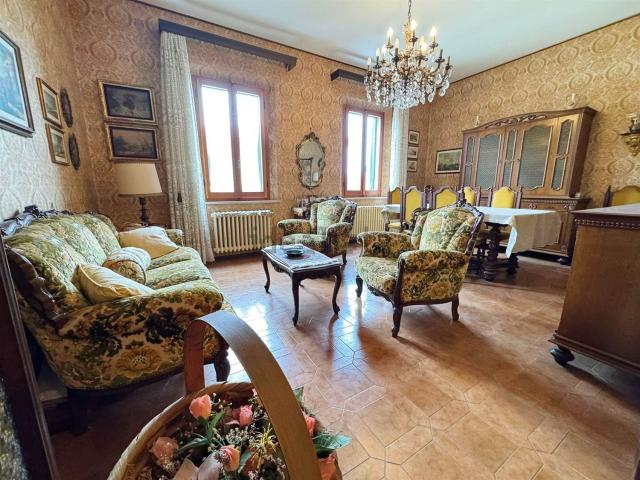 Case e ville in vendita di 254 m² in Via dei Mori, 14