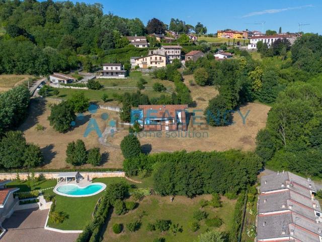 Case e ville in vendita di 254 m² in Via Egano, 21