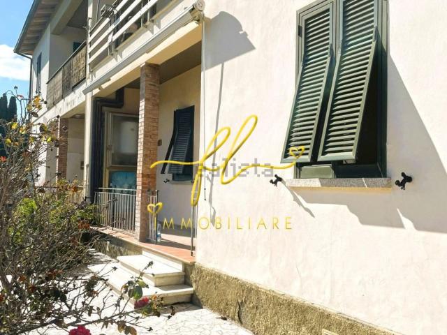 Case e ville in vendita di 254 m² in Viale G. Cercignani, 34